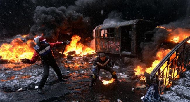 Историк: немирный Майдан – это то, чего сегодня так ждет от Украины Москва