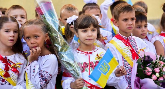 Минобразования: В 2020 году школы страны перейдут на украинский язык