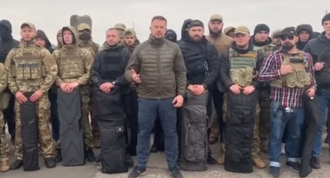 Билецкий привез на восток ветеранов АТО для защиты территорий в случае отвода ВСУ 