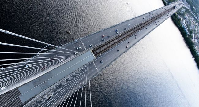 Южный мост в Киеве: когда перестанут ограничивать движение из-за ремонта Южный мост в Киеве: когда перестанут ограничивать движение из-за ремонта