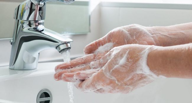 «Мойте руки и не забывайте о дезинфекции»: Врач рассказала о важных правилах в сезон простуд