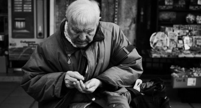 «Только откладывать и копить под матрасом»: Накопленные пенсионные взносы не в состоянии обеспечить пожилым людям безбедное существование