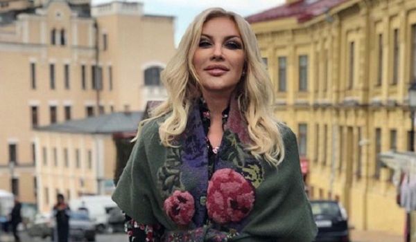 Подруга Януковича Повалий в Киеве покрасовалась нарядами от отечественного дизайнера 