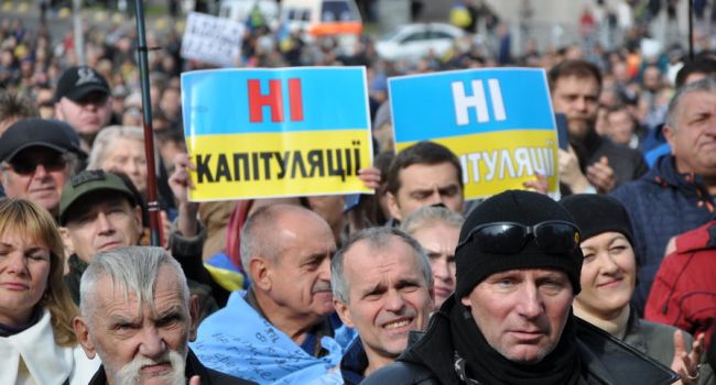 Западные СМИ подали вчерашние митинги в Киеве, как акции протеста националистов против Зеленского
