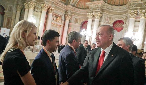 В МИД Украины назвали «случайным» рукопожатие Эрдоганом рук «депутатам» из Крыма