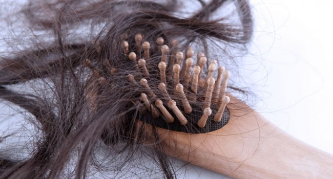 «Жизнь слишком коротка, чтобы беспокоиться о волосах»: Американка выступила в поддержку людей, страдающих от редкого заболевания