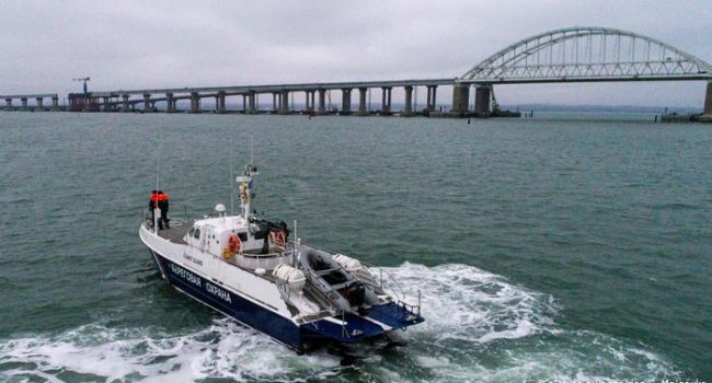 Россия усилила шантаж: украинские грузовые корабли снова сутками стоят в Керченском проливе