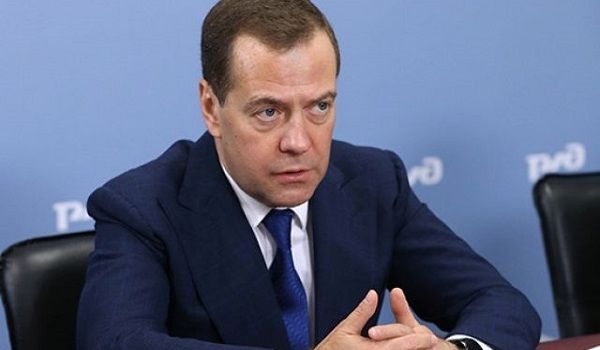 Медведев посетовал, что смена власти в Украине не помогла решить украинцам проблемы с газом 