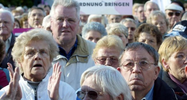Германия, оплачивающая всей Европе банкеты, говорит своим гражданам: нечего бездельничать, повышая пенсионный возраст до 69 лет