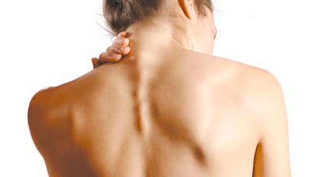 «Заклинило»: Медики поведали, что делать при резком возникновении боли в шее