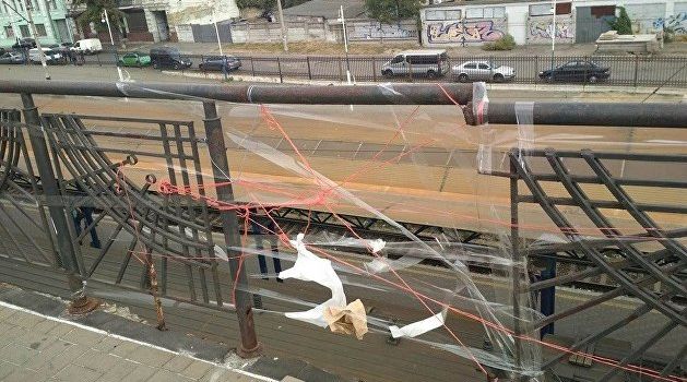 «Какой мэр, такой и ремонт»: Азаров показал «чудесное преображение» моста в Киеве