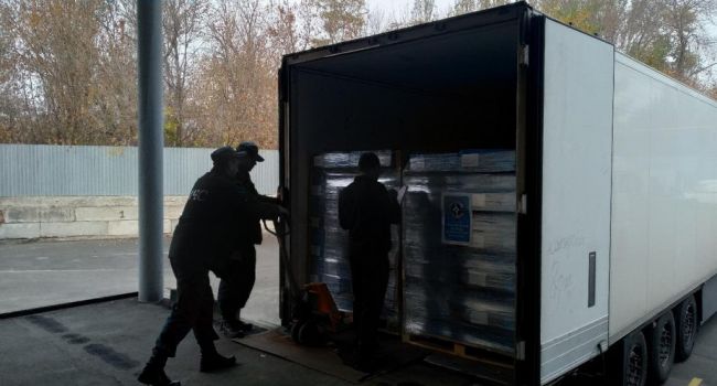 В Донецк зашли грузовики из РФ: Что привезли фуры?
