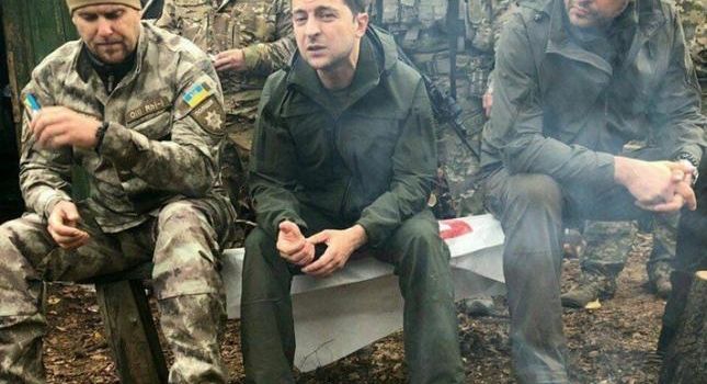 «Мне пофиг с кем будет перемирие»: в сети опубликовали еще одно видео с Зеленским, где он общается с украинскими бойцами 