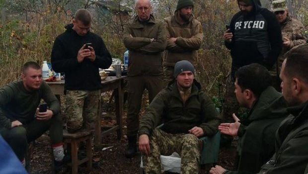  «Находятся в Золотом с оружием нелегально»: в штабе ООС сделали заявление относительно людей, с которыми общался Зеленский на Донбассе 