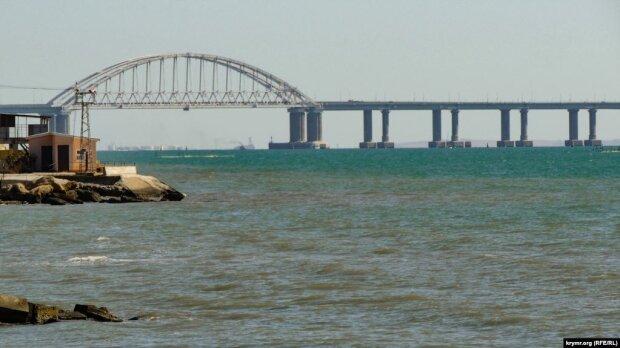 И всё это рядом с Крымским мостом: В сети показали жуткий вид пляжа в Керчи