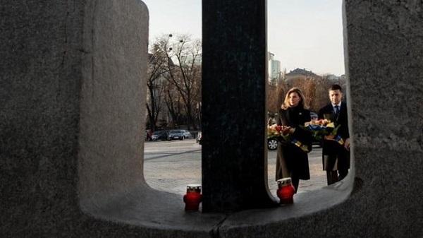 Чета Зеленских сегодня почтила память жертв Голодомора Чета Зеленских сегодня почтила память жертв Голодомора