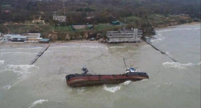 ЧП с танкером у берегов Одессы: Загрязнение воды превышает допустимую норму в 157 раз!