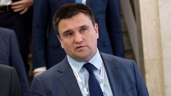 «Знаменитая демократия трещит по швам»: Климкин рассказал, чем для Украины обернется скандал с импичментом Трампа «Знаменитая демократия трещит по швам»: Климкин рассказал, чем для Украины обернется скандал с импичментом Трампа