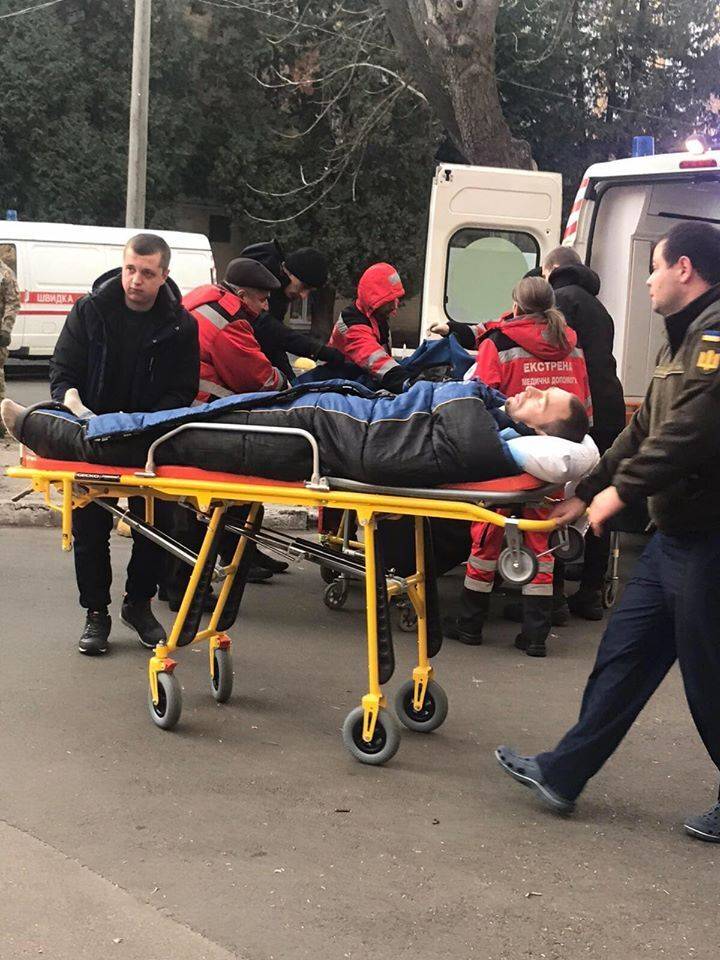 «Несколько сразу забрали в реанимацию»: в Киев прибыл новый борт раненых бойцов «Несколько сразу забрали в реанимацию»: в Киев прибыл новый борт раненых бойцов