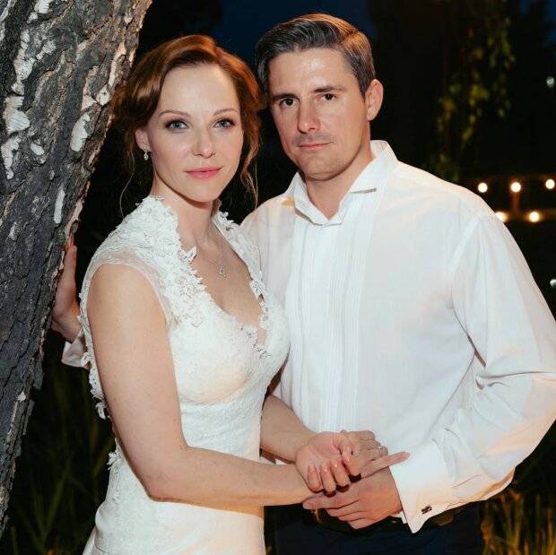 «Вам идет быть невестой!»: Даша Трегубова похвасталась фото со свадьбы
