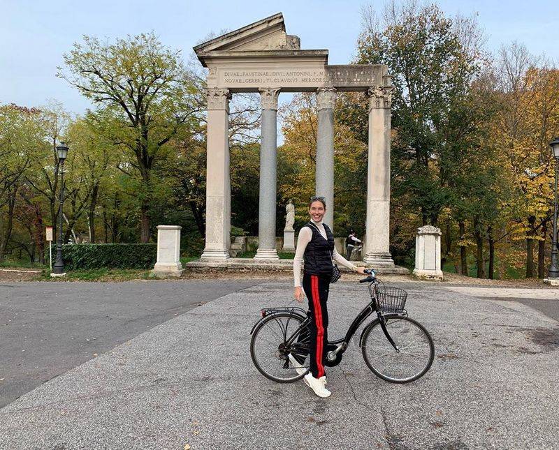 «Приехать в Рим и не проехать на велосипеде?»: Горбунов и Осадчая похвастались каникулами в Риме