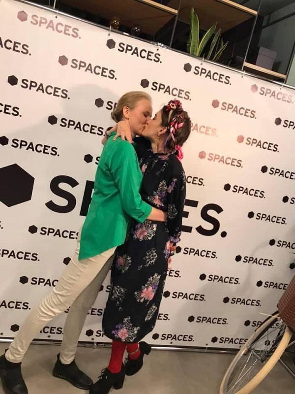 Любовь-морковь: в сети показали фото страстного поцелуя «слуги народа» Ясько с девушкой 