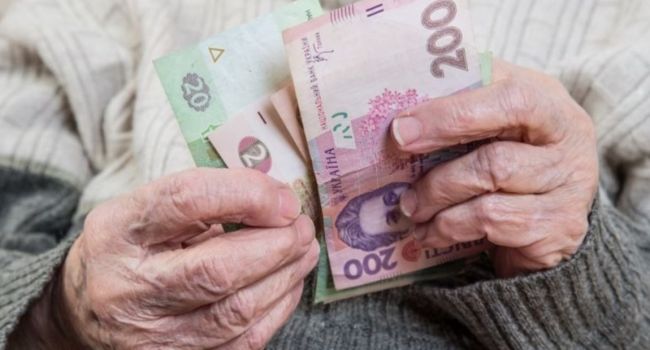 «Пенсии украинцев просто разворовывают»: Юрист рассказал, сколько пенсионеров недополучают выплаты