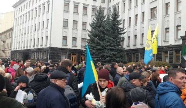Массовый пикет под Офисом президента в Киеве: чего требуют люди