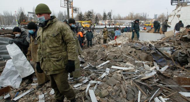 «Конец света в Донецке»: Жители панически сообщают о мощных взрывах, и залпах, идет война полным ходом
