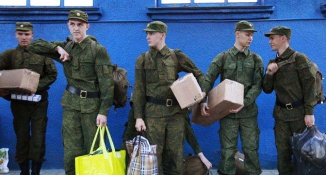 Более 19 тысяч жителей Крыма призвали на военную службу в армию России 