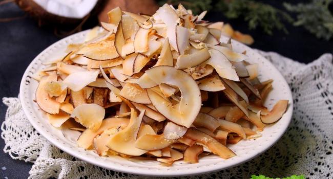 Готовим кокосовые чипсы: рецепт вкусного лакомства, которое заменит семечки 