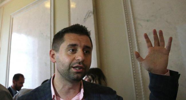 «Из-за предложения «Голоса»: Арахамия рассказал, из-за чего с РФ снимут санкции «Из-за предложения «Голоса»: Арахамия рассказал, из-за чего с РФ снимут санкции