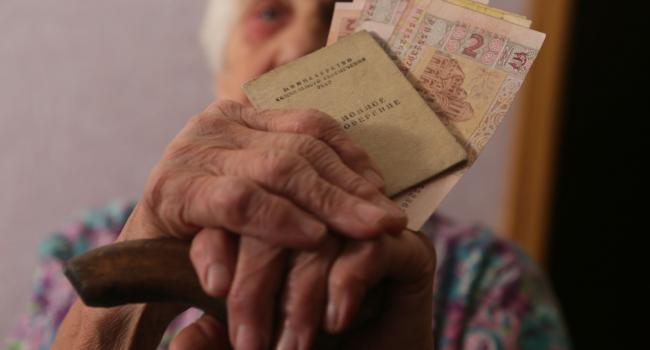  Только в трех банках: Эксперты рассказали, где украинцы получают пенсию