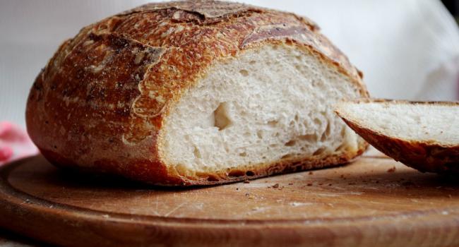 «Хлеб не всему глава»: Диетологи назвали продукты, которые лучше не употреблять в сочетании с хлебом