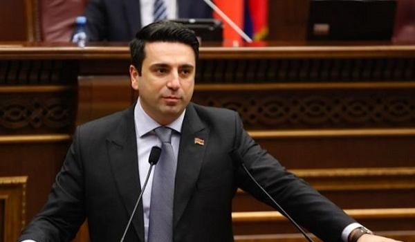 В парламенте Армении предложили посредничество в переговорах между Украиной и Россией