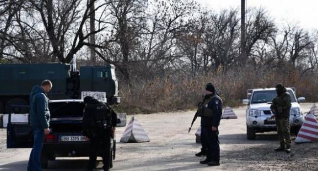 Полиция и Нацгвардия отправила в Золотое более сотни украинских защитников 
