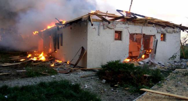 Из-за обстрелов боевиков в Донецкой области сгорели шесть жилдомов