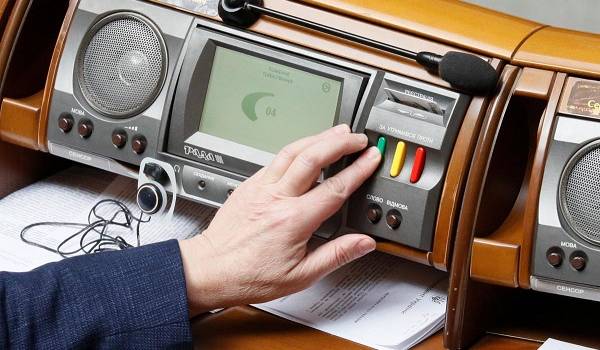 Украинцы все больше недовольны работой депутатов без опыта в политике Украинцы все больше недовольны работой депутатов без опыта в политике