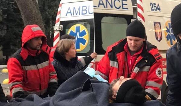 Волонтер: в Киев доставили новый борт с ранеными, скорые одна за одной пронеслись по Столичному шоссе Волонтер: в Киев доставили новый борт с ранеными, скорые одна за одной пронеслись по Столичному шоссе
