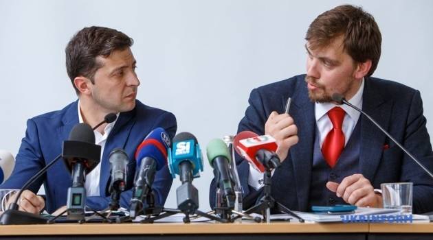 «Решите очень быстро этот вопрос»: Зеленский набросился на Гончарука, потребовав погасить задолженность перед учителями и медиками «Решите очень быстро этот вопрос»: Зеленский набросился на Гончарука, потребовав погасить задолженность перед учителями и медиками