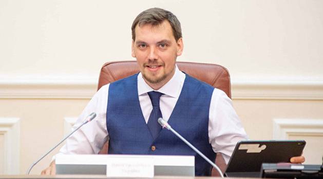 «Завтра точно!»: Гончарук ответил на призыв Зеленского выплатить зарплаты учителям и медикам