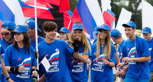 Больше половины молодых россиян хотят эмигрировать 
