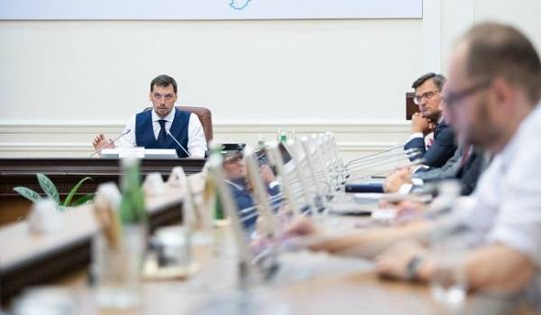 Правительство выделило свыше 200 миллионов гривен на зарплату учителям и медикам Правительство выделило свыше 200 миллионов гривен на зарплату учителям и медикам
