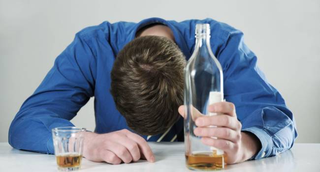Ученые предложили лечить алкогольную зависимость наркотиками 