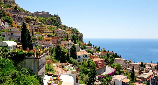 Власти Сицилии решили продавать дома за один евро: названа причина Власти Сицилии решили продавать дома за один евро: названа причина