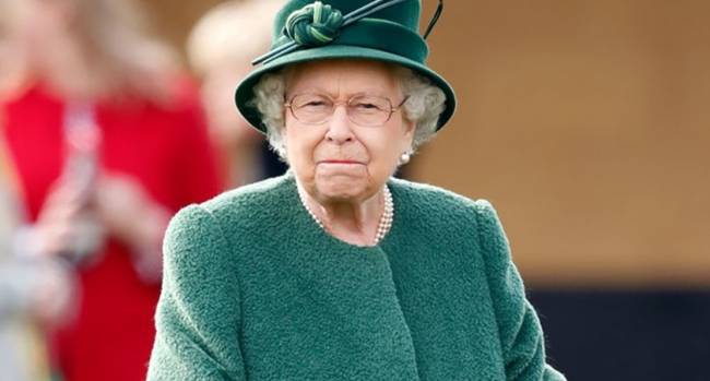 Елизавета II собирается отречься от престола – СМИ