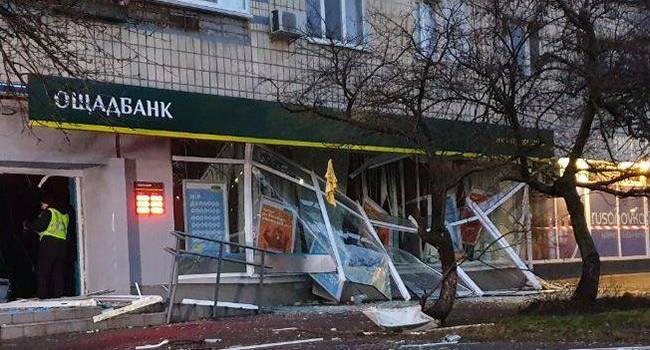 ЧП в Киеве: Ночью неизвестные взорвали отделение «Ощадбанка»