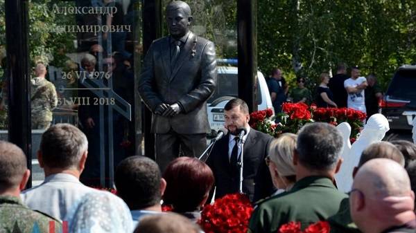 Донецкий блогер побывал на могилах «Моторолы» и «Гиви», но не нашел места захоронения Захарченко 