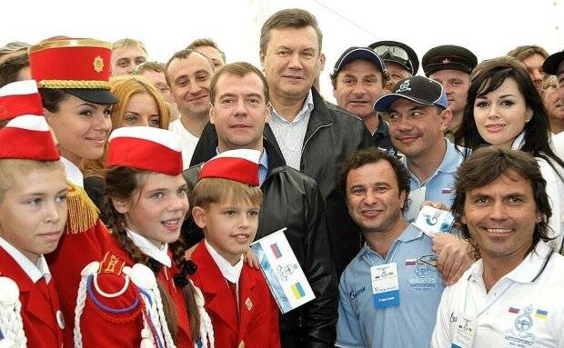Заворотнюк ранее встречалась с Януковичем. В сеть попали скандальные фото Заворотнюк ранее встречалась с Януковичем. В сеть попали скандальные фото