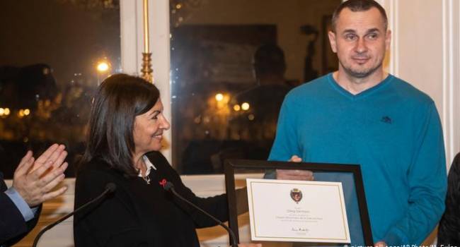 В Париже Олега Сенцова удостоили звания почетного гражданина города 